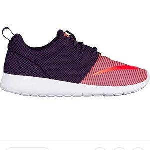 NWOB!!Nike Roshe Runs